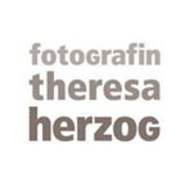 Logo/Portrait: Fotograf Portrait-Fotografin Herzog Logo/Portrait: Fotograf Portrait-Fotografin Herzog