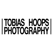 Logo/Portrait: Fotograf Tobias Hoops Photography Logo/Portrait: Fotograf Tobias Hoops Photography