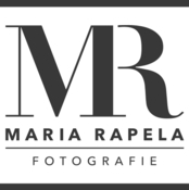 Logo/Portrait: Fotografin Maria Rapela