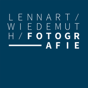Logo/Portrait: Fotograf Lennart Wiedemuth Logo/Portrait: Fotograf Lennart Wiedemuth