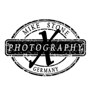 Logo/Portrait: Fotograf Mike Stone Logo/Portrait: Fotograf Mike Stone