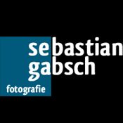 Logo/Portrait: Fotograf Sebastian Gabsch