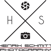 Logo/Portrait: Fotograf Henrik Schmitt Photography