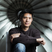 Logo/Portrait: Fotograf Kris Duangphung Logo/Portrait: Fotograf Kris Duangphung
