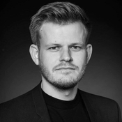 Logo/Portrait: Fotograf Sascha Hilgers Logo/Portrait: Fotograf Sascha Hilgers