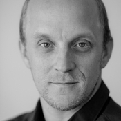 Logo/Portrait: Photography Sebastian Widmann Logo/Portrait: Photography Sebastian Widmann