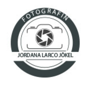 Logo/Portrait: Fotografin Jordana Larco Jökel Logo/Portrait: Fotografin Jordana Larco Jökel