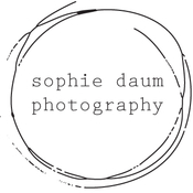 Logo/Portrait: Fotografin Sophie Daum