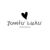 Logo/Portrait: Fotograf Jennifer Lücker Logo/Portrait: Fotograf Jennifer Lücker