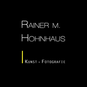 Logo/Portrait: Fotograf Rainer M. Hohnhaus