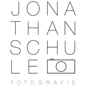 Logo/Portrait: Freier Fotograf Jonathan Schule