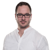 Logo/Portrait: Fotograf Marlon Tiroke Logo/Portrait: Fotograf Marlon Tiroke