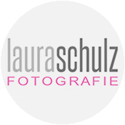 Logo/Portrait: Fotograf Laura Schulz