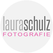 Logo/Portrait: Fotograf Laura Schulz Logo/Portrait: Fotograf Laura Schulz