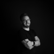 Logo/Portrait: Fotograf Tom Beranek