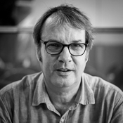 Logo/Portrait: Fotograf Philipp J. Bösel (DGPh) Logo/Portrait: Fotograf Philipp J. Bösel (DGPh)