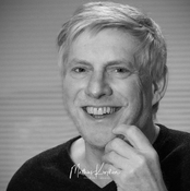 Logo/Portrait: Fotograf Matthias Kreplien Logo/Portrait: Fotograf Matthias Kreplien