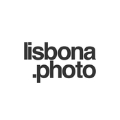 Logo/Portrait: Fotograf Daniel Lisbona