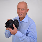 Logo/Portrait: Fotograf Bert Harzer