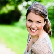 Logo/Portrait: Fotograf Julia Nestler Logo/Portrait: Fotograf Julia Nestler