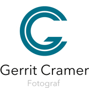 Logo/Portrait: Fotograf Gerrit Cramer Logo/Portrait: Fotograf Gerrit Cramer