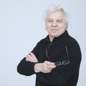 Logo/Portrait: Fotograf HARTMUT BÜHLER Logo/Portrait: Fotograf HARTMUT BÜHLER