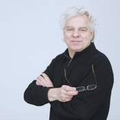 Logo/Portrait: Fotograf HARTMUT BÜHLER