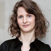 Logo/Portrait: Fotografin Mira Unkelbach Logo/Portrait: Fotografin Mira Unkelbach