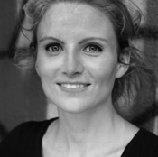 Logo/Portrait: Fotograf Anna Brenne Logo/Portrait: Fotograf Anna Brenne