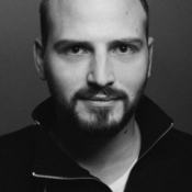 Logo/Portrait: Fotograf Jan Blachura Logo/Portrait: Fotograf Jan Blachura