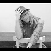 Logo/Portrait: Fotograf Tina Müller Logo/Portrait: Fotograf Tina Müller