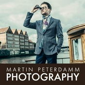 Logo/Portrait: photography Martin Peterdamm