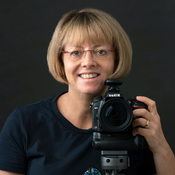 Logo/Portrait: Fotografin Regine Peter Logo/Portrait: Fotografin Regine Peter