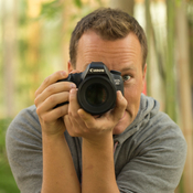 Logo/Portrait: Fotograf Sebastian Maltzahn Logo/Portrait: Fotograf Sebastian Maltzahn