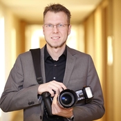 Logo/Portrait: Fotograf Jan-Timo Schaube