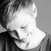 Logo/Portrait: Freie Fotografin Mona Binner Logo/Portrait: Freie Fotografin Mona Binner