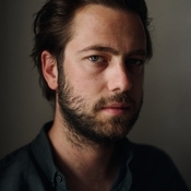 Logo/Portrait: Fotograf Maximilian Freiburger Logo/Portrait: Fotograf Maximilian Freiburger