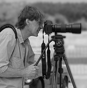 Logo/Portrait: Fotograf Peter Volmer Logo/Portrait: Fotograf Peter Volmer