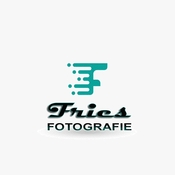 Logo/Portrait: Fotografin Sina Fries