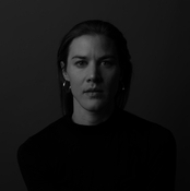 Logo/Portrait: Fotograf Henriette Schilling Logo/Portrait: Fotograf Henriette Schilling