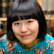 Logo/Portrait: Fotograf Zhenya Li Logo/Portrait: Fotograf Zhenya Li