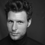 Logo/Portrait: Fotograf Tim Voelter Logo/Portrait: Fotograf Tim Voelter