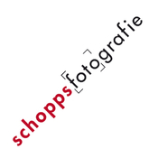 Logo/Portrait: Fotograf Schopps-Fotografie.de Logo/Portrait: Fotograf Schopps-Fotografie.de