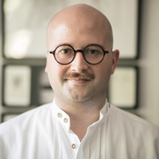 Logo/Portrait: Fotograf Simon-Paul Schempershofe Logo/Portrait: Fotograf Simon-Paul Schempershofe