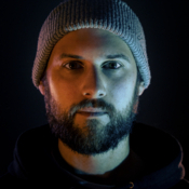 Logo/Portrait: Fotograf Johannes Kiefer Logo/Portrait: Fotograf Johannes Kiefer