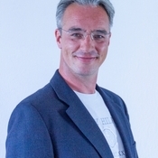 Logo/Portrait: Fotograf K. Regula-van der Veen Logo/Portrait: Fotograf K. Regula-van der Veen