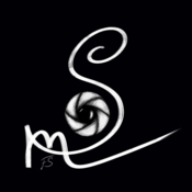 Logo/Portrait: Fotograf Foto Spiegelauge Logo/Portrait: Fotograf Foto Spiegelauge