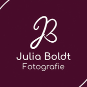 Logo/Portrait: Fotograf Julia Boldt Logo/Portrait: Fotograf Julia Boldt