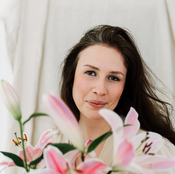 Logo/Portrait: Fotograf Sarah Buth Logo/Portrait: Fotograf Sarah Buth