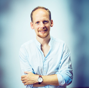 Logo/Portrait: Fotograf Tim Wulf Logo/Portrait: Fotograf Tim Wulf